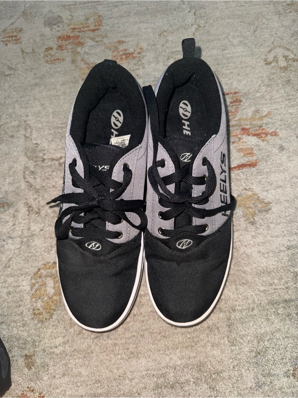 Heelys Men's Black and Light Gray Lace-Up Skate Sneakers